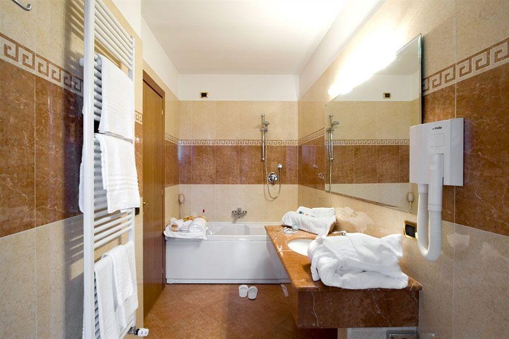 Hotel Londra Alessandria Exterior photo