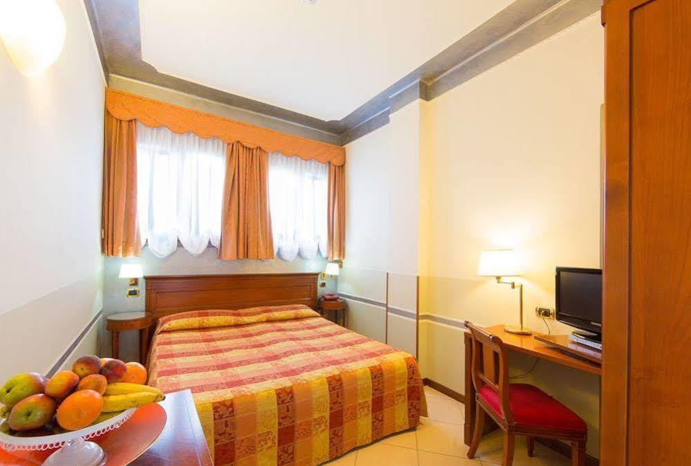 Hotel Londra Alessandria Exterior photo